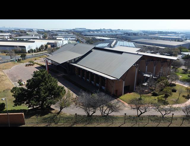 3,888M² OFFICE FOR SALE IN LONGMEADOW